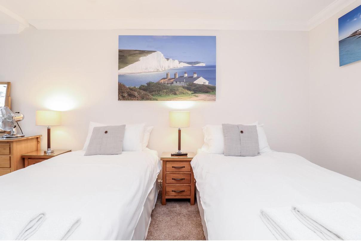 3 Queens Gardens Sea View Apartment 이스트본 외부 사진